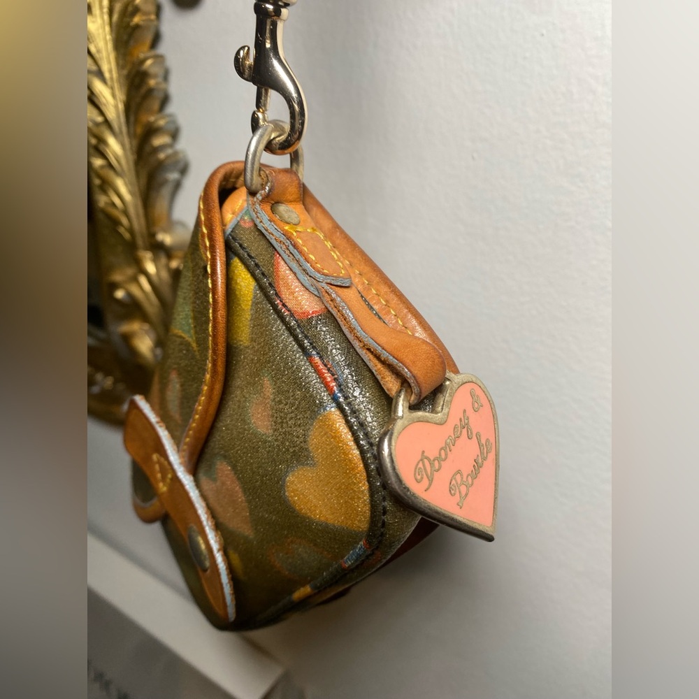 Dooney and Bourke Heart wristlet - Picture 6 of 8